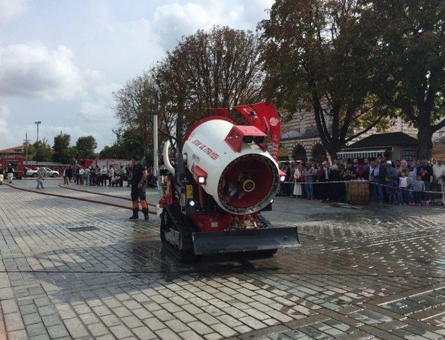 İstanbul İtfaiyesi’nin 303’üncü Yıldönümünde Tulumbacılar Sultanahmet’te Tatbikat Yaptı