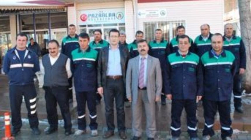 Pazarlar Belediyesi&rsquo;nden İş&ccedil;ilerine Kışlık Elbise