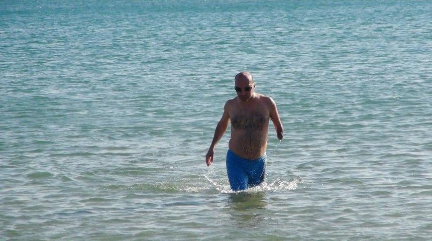 Engelli Gen&ccedil; Şampiyonaya Havuz Olmadığı İ&ccedil;in Denizde Hazırlanıyor