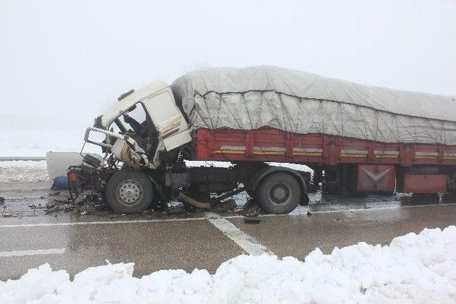 Afyonkarahisar&rsquo;da Zincirleme Trafik Kazası 3
