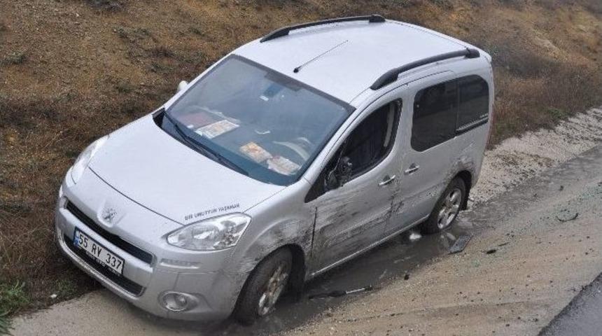 Boz&uuml;y&uuml;k&rsquo;te Trafik Kazası, 2 Yaralı