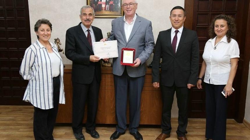 Başkan Kurt, Eskişehir Sanat Derneği Onur &Uuml;yesi Oldu