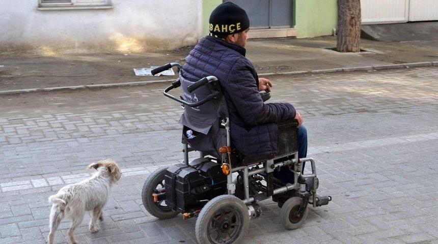 Engelli Vatandaş Yeni Ak&uuml; İsterken G&ouml;zyaşlarını Tutamadı