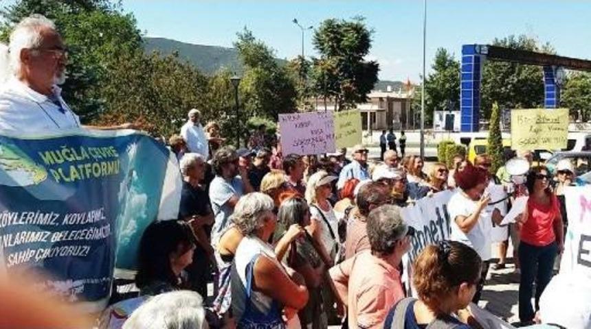 &Ccedil;evreciler Adliye &Ouml;n&uuml;nde Buluştu