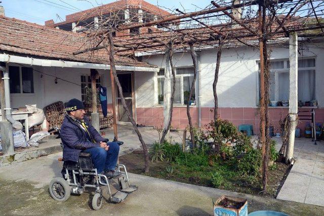 Engelli Vatandaş Yeni Akü İsterken Gözyaşlarını Tutamadı