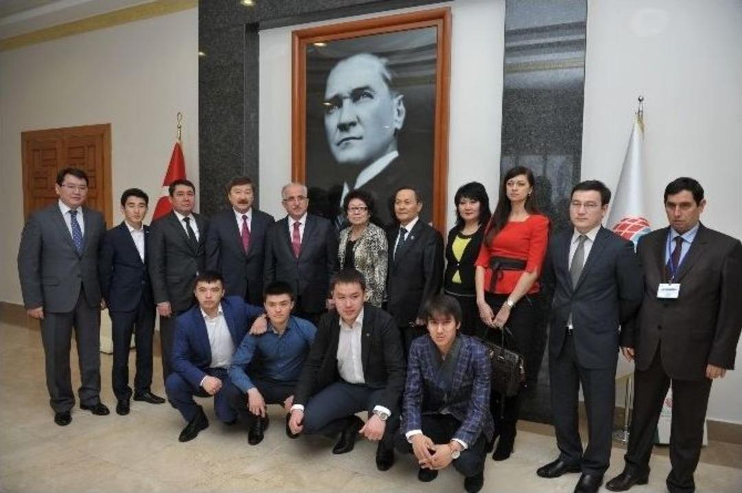 Kazakistan Heyetinden Vali Tuna&rsquo;ya Ziyaret