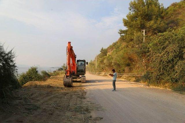 Karanlık Liman İle Kumkale Arasındaki Yolda Çalışmalar Devam Ediyor