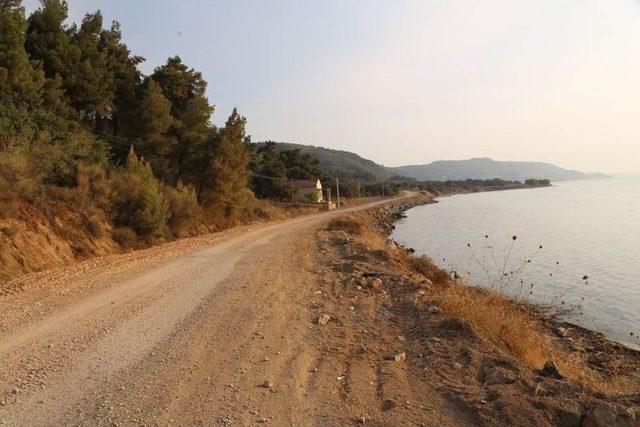 Karanlık Liman İle Kumkale Arasındaki Yolda Çalışmalar Devam Ediyor