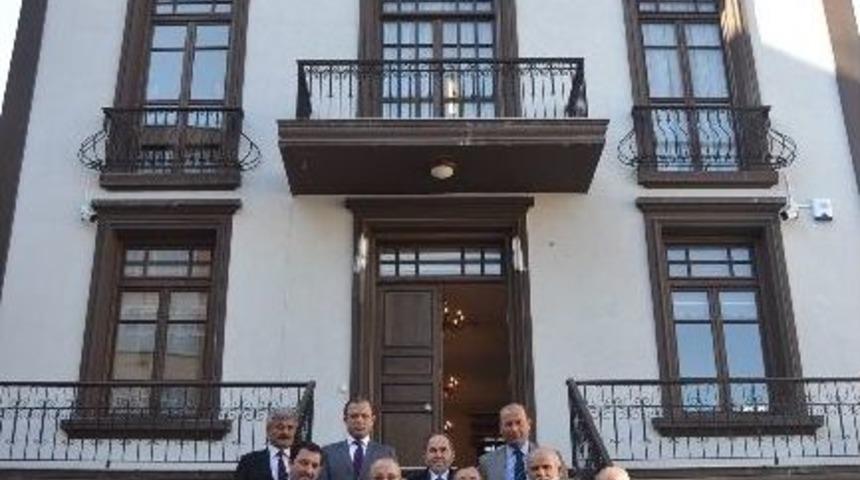 Vakıf M&uuml;tevelli Heyeti Yeni &Uuml;yeleri Sydv&rsquo;nin Tarihi Konağını Gezdi