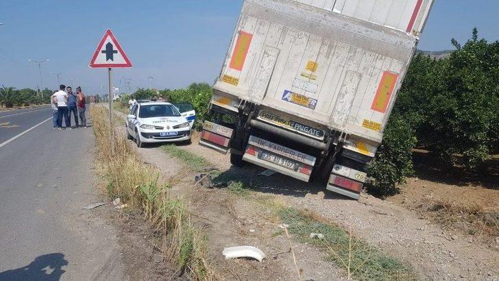 Aydın’da Park Halindeki Kamyonete Tır Çarptı G2
