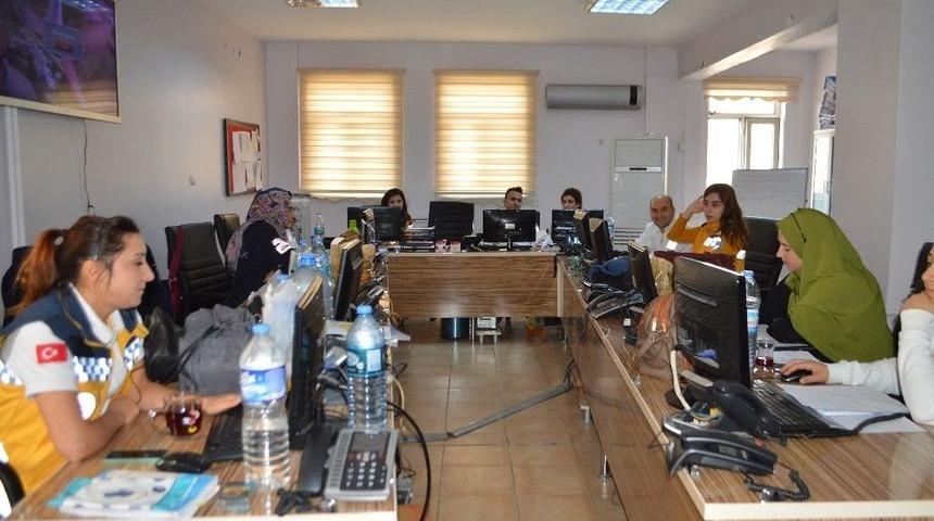 112&rsquo;yi Arayıp, Dakikalarca Şarkı S&ouml;yledi