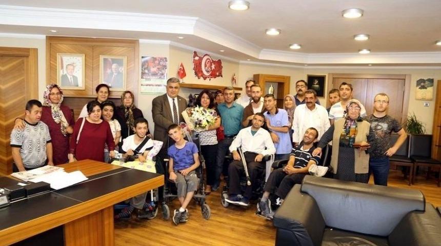 Başkan &Ouml;zg&uuml;ven&rsquo;e Teşekk&uuml;r Ziyareti