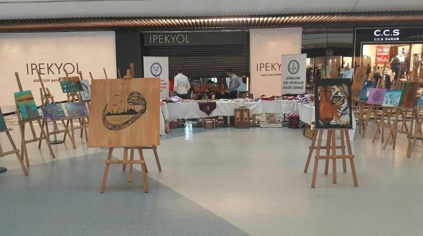 &Ouml;zel Sporcular Derneğinden El Sanatları Sergisi