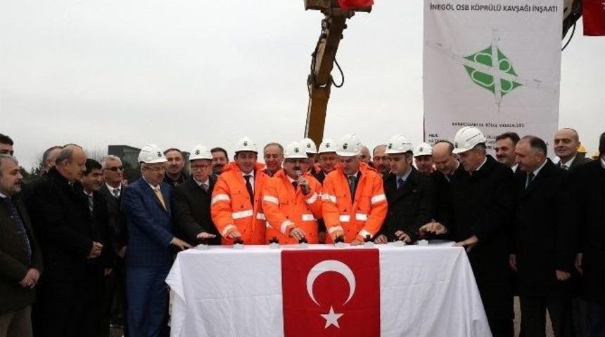 İneg&ouml;l K&ouml;pr&uuml;l&uuml; Kavşağında D&uuml;ğ&uuml;m &Ccedil;&ouml;z&uuml;l&uuml;yor