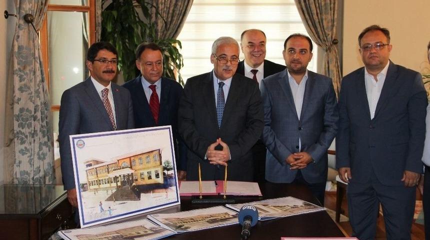 Manisa&rsquo;ya Hayırseverlerden Bir Okul Katkısı Daha