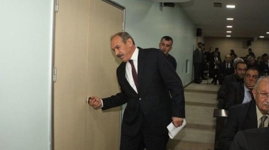 Salih G&ouml;k&ccedil;e Meclis Toplantısını Yine Terk Etti