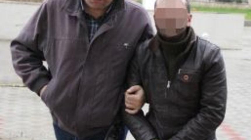 Kavgayı Ayırırken &Ccedil;ıkan Kavgada Bı&ccedil;aklandı