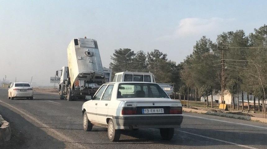 Damperi A&ccedil;ık &Ccedil;&ouml;p Kamyonunun Tehlikeli Yolculuğu
