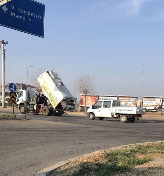 Damperi Açık Çöp Kamyonunun Tehlikeli Yolculuğu