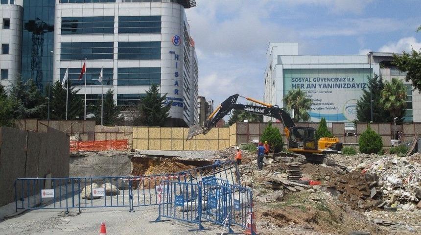 Ümraniye’de İstinat Duvarının Çöktüğü Alanda Çalışmalar Sürüyor