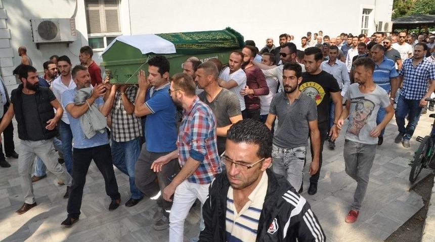 Ölümüyle 7 Kişiyi Hayata Bağlayan Genç, Gözyaşları İçinde Son Yolculuğuna Uğurlandı