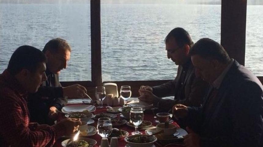 İzmir Valisi Toprak&rsquo;tan S&uuml;rpriz &Ouml;demiş Ziyareti