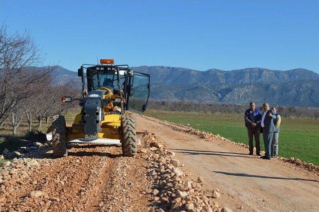 Korkuteli Ballık Yolunda Altyapı Çalışması