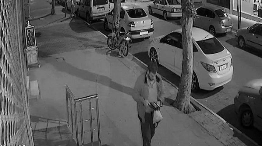 Yolda Bulduğu &Ccedil;antayla Kayıplara Karıştı