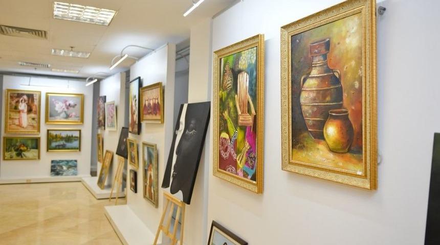 Resim &Ouml;ğretmeni Ve &Ouml;ğrencilerinden "ışıltılı Fır&ccedil;alar" Sergisi