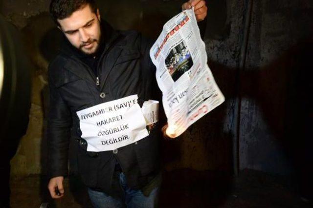Cumhuriyet Gazetesi &Ouml;n&uuml;ndeki G&ouml;sterilerde 5 G&ouml;zaltı 2