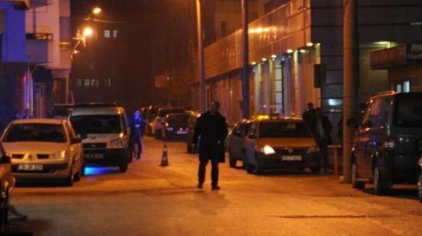 Sevgilisine Silahlı Fotoğrafı Ile &Ouml;l&uuml;mle Tehdit Eden Mesaj Attı