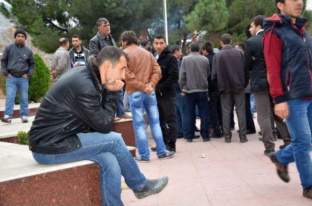 Soma&rsquo;da İşten &Ccedil;ıkarılan Madenciler &Ccedil;aresiz