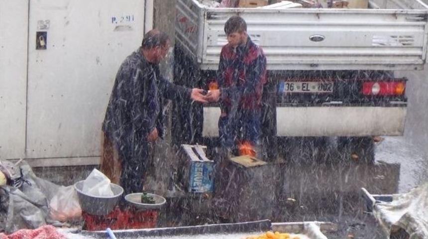 Kars&rsquo;ta Kar Ve Tipi Hayatı Fel&ccedil; Etti