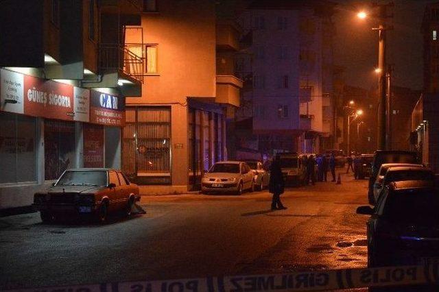 Kafasına Silah Dayayıp Kız Arkadaşının Gelmesini İstedi 1