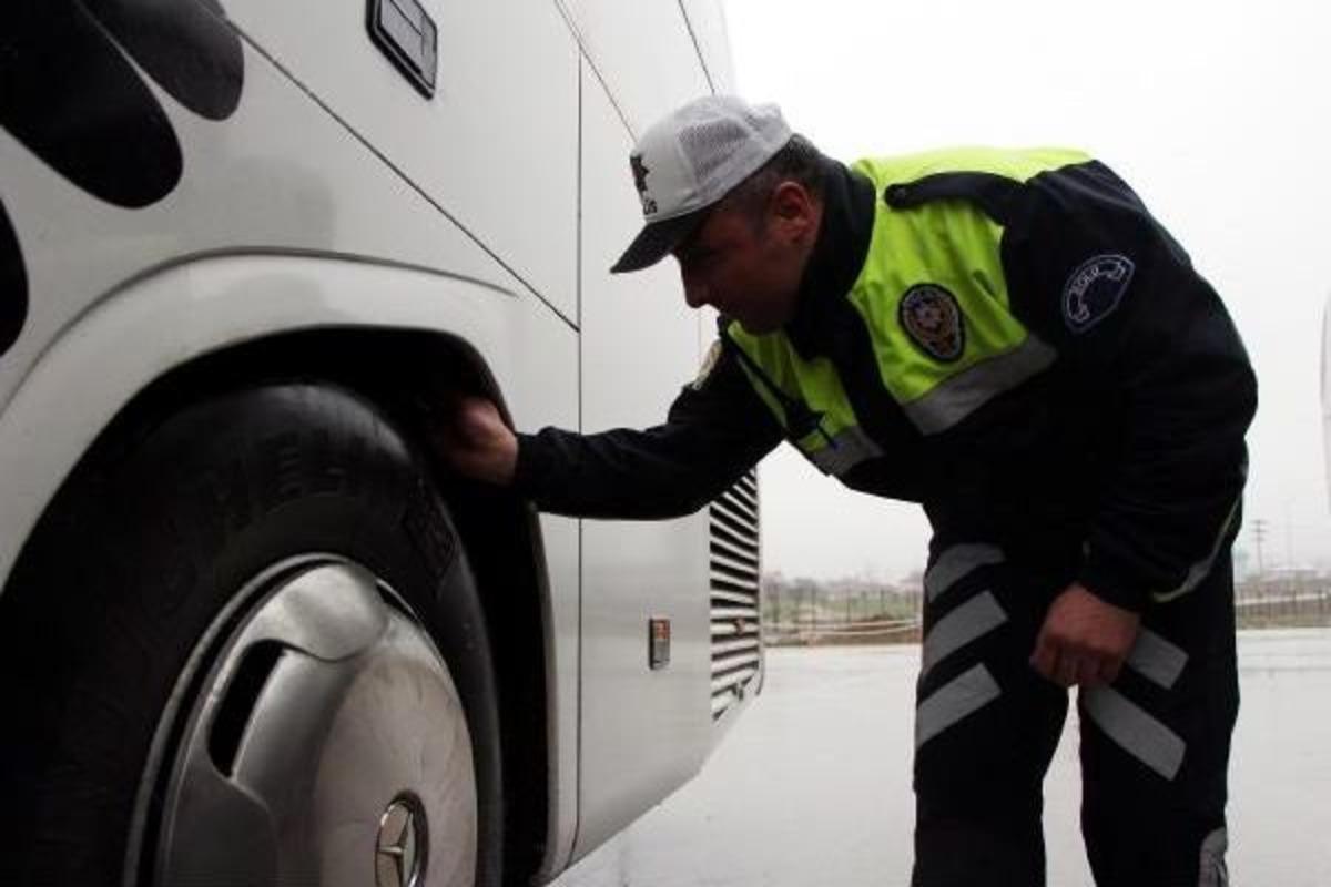 Bolu dağı'nı kullanacak otob&uuml;slere kar lastiği kontrol&uuml;
