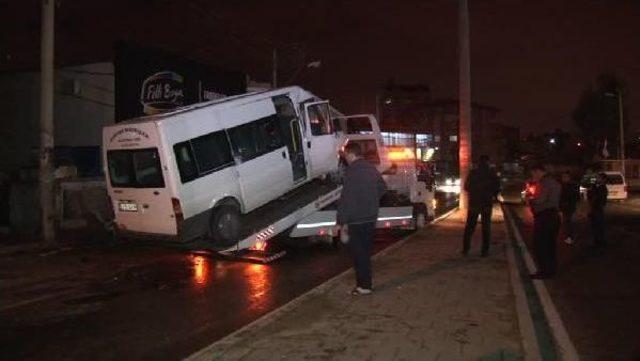 Minib&uuml;s Direğe &Ccedil;arptı: 1 i Ağır 5 Yaralı 2
