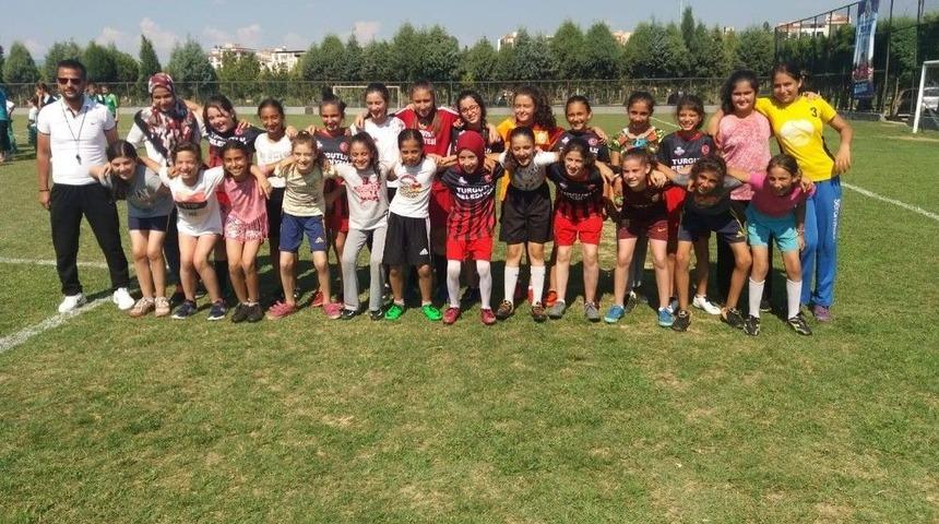 Minik Kızlar 2018-2019 Sezonunu Turgutlu&rsquo;da A&ccedil;tı