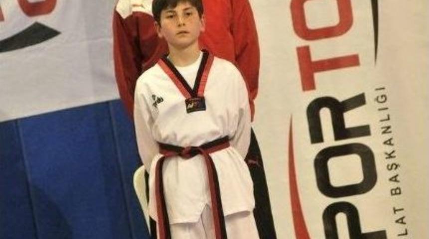 Erkin Doğan G&uuml;r Tekvando Şampiyonu