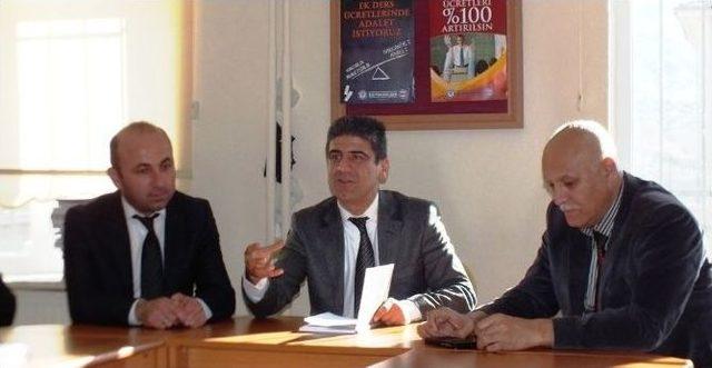 Ulukışla Milli Eğitim Müdüründen Teog Başarısına Ödül 1