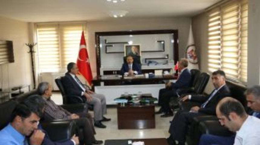 Vali Ustaoğlu, Belediye Personeliyle Bir Araya Geldi