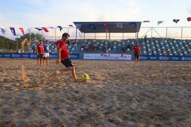 Plaj Futbolu Ligi’nde Bol Gollü Açılış