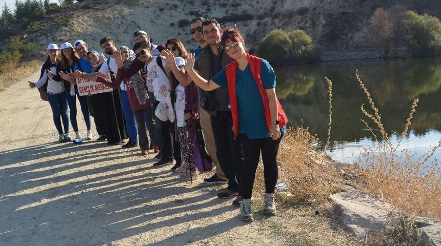 Gen&ccedil;ler, Bağımlılıklara Karşı Y&uuml;r&uuml;d&uuml;