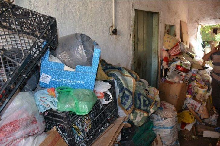 Belediye Ekipleri Çöp Evi Temizledi G2