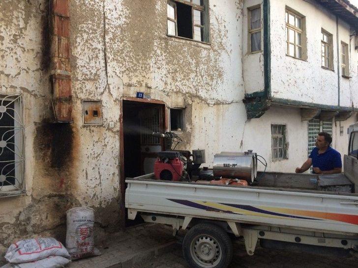 Belediye Ekipleri Çöp Evi Temizledi G3