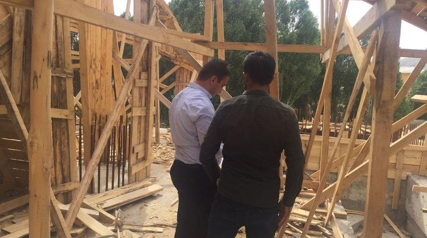 Kaymakam D&uuml;ndar Yapımı Devam Eden Camide İncelemelerde Bulundu