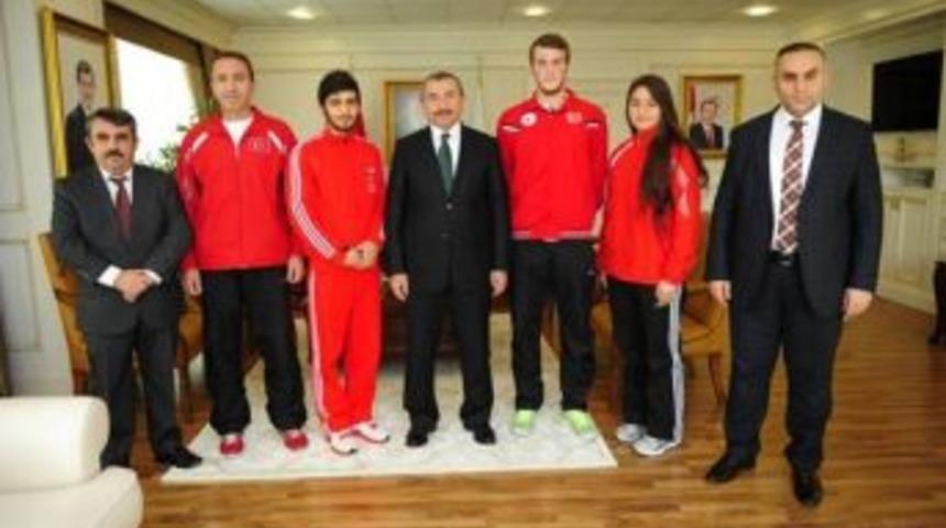 Şampiyon sporcular Başkan İsmail Erdem&rsquo;i ziyaret etti