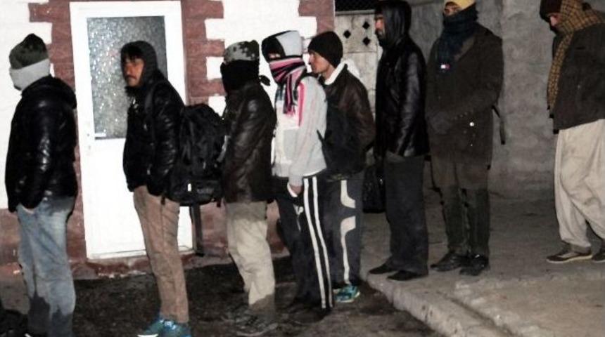 Iğdır&rsquo;da 38 Ka&ccedil;ak Şahıs Yakalandı