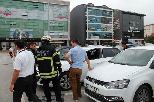 Oynadığı Anahtarın Kilitlediği Otomobilde Kalan Bebeği İtfaiye Kurtardı