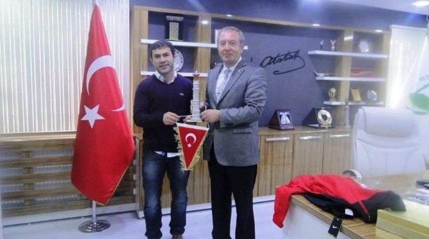 Abdullah &Ccedil;akmar&rsquo;dan Başkan Şahiner&rsquo;e Ziyaret