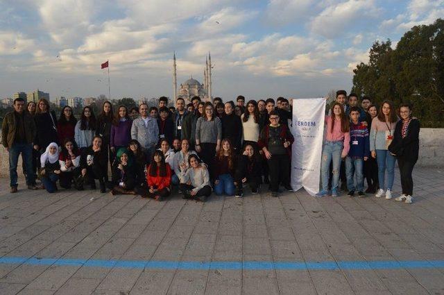 Kolej Öğrencileri Uzay Ve Astronomi Konularını Mercek Altına Aldı